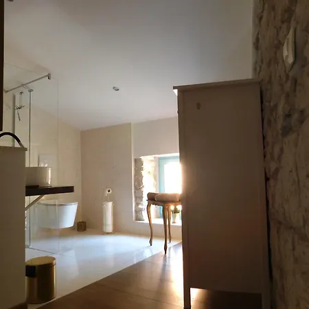 Apartment Bezauberndes Steinhaus Mit Garten In Der Altstadt Von Rovinj