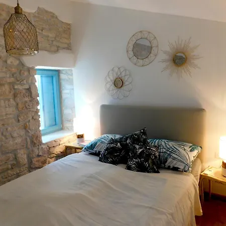 Apartment Bezauberndes Steinhaus Mit Garten In Der Altstadt Von Rovinj