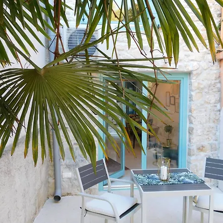 Apartment Bezauberndes Steinhaus Mit Garten In Der Altstadt Von