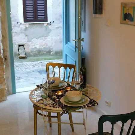 Bezauberndes Steinhaus Mit Garten In Der Altstadt Von Apartment Rovinj