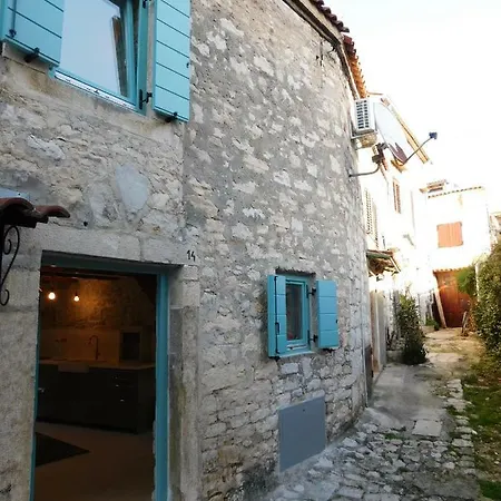Apartment Bezauberndes Steinhaus Mit Garten In Der Altstadt Von