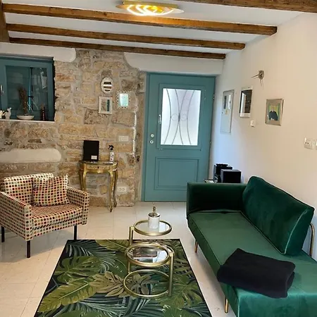 Bezauberndes Steinhaus Mit Garten In Der Altstadt Von