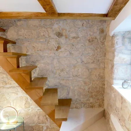 Bezauberndes Steinhaus Mit Garten In Der Altstadt Von Apartman *